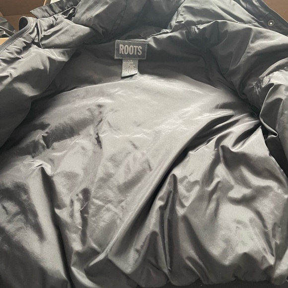 Vintage Roots Canada Down Black Bomber Jacket Size Large - Picture 10 of 13